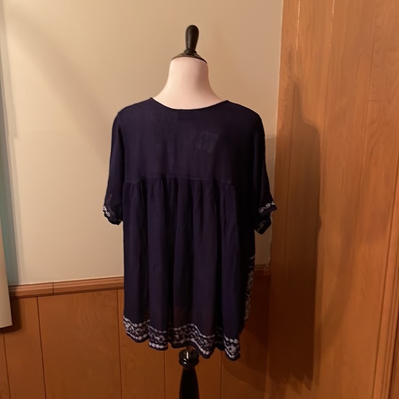 Top - Picture 2 of 2